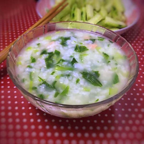 健康的儿童青菜粥