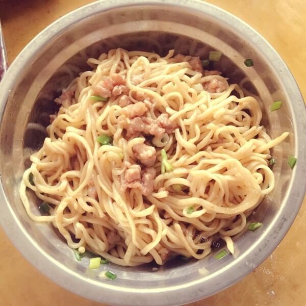 美食热干拌面