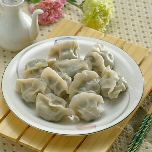 好吃的猪肉芹菜饺