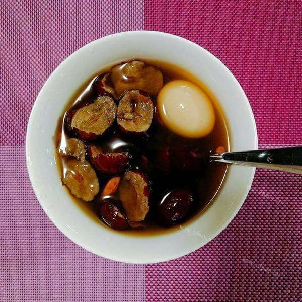 香甜的红枣枸杞鸡蛋桂圆茶