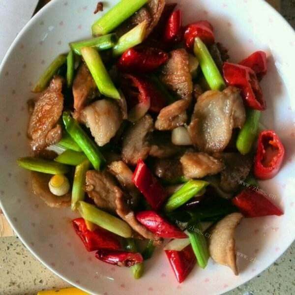 唇齿留香的蒜苗肉丸