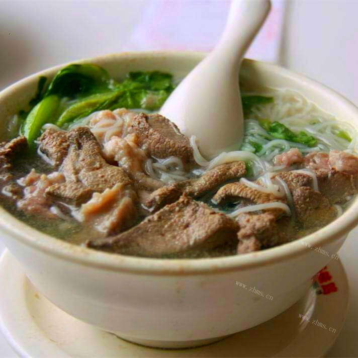 好喝的猪肝粉肠瘦肉汤