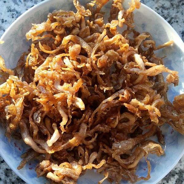 香脆的干炸磨菇