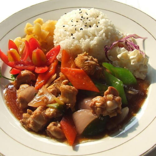 美味的香辣花生鸡肉饭