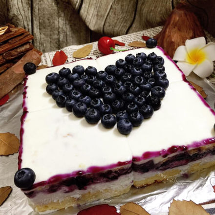 蓝莓酸奶慕斯蛋糕 