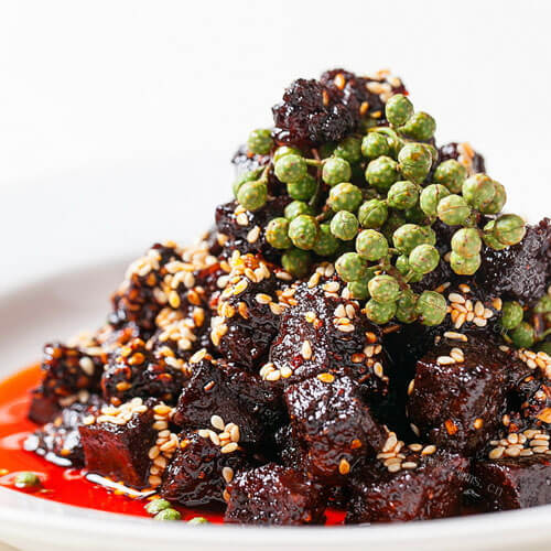 美味的黄瓜丁干拌牛肉粒