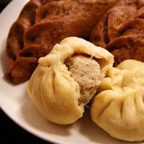 香喷喷的香菇红萝卜素包子 