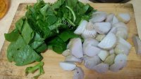 美味的农家青菜滑芋子汤做法图解2)
