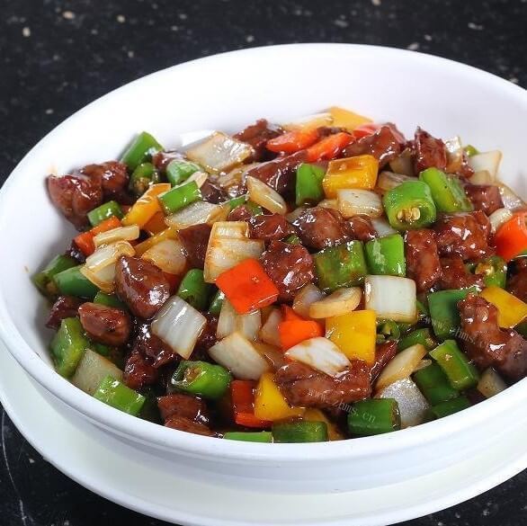 美味的彩椒雪花牛肉粒