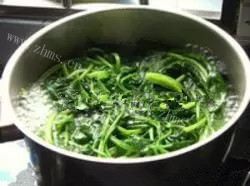 色香味俱全的菠菜牛肉粉做法图解2)