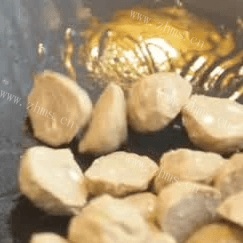 青椒炒牛肉丸做法图解3)