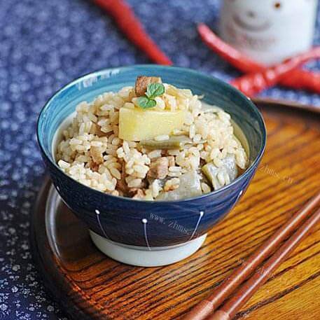 美味的肉沫豆角土豆饭