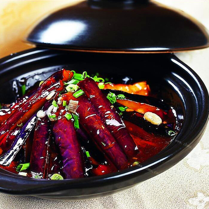 美味的香菇肉酱茄子煲
