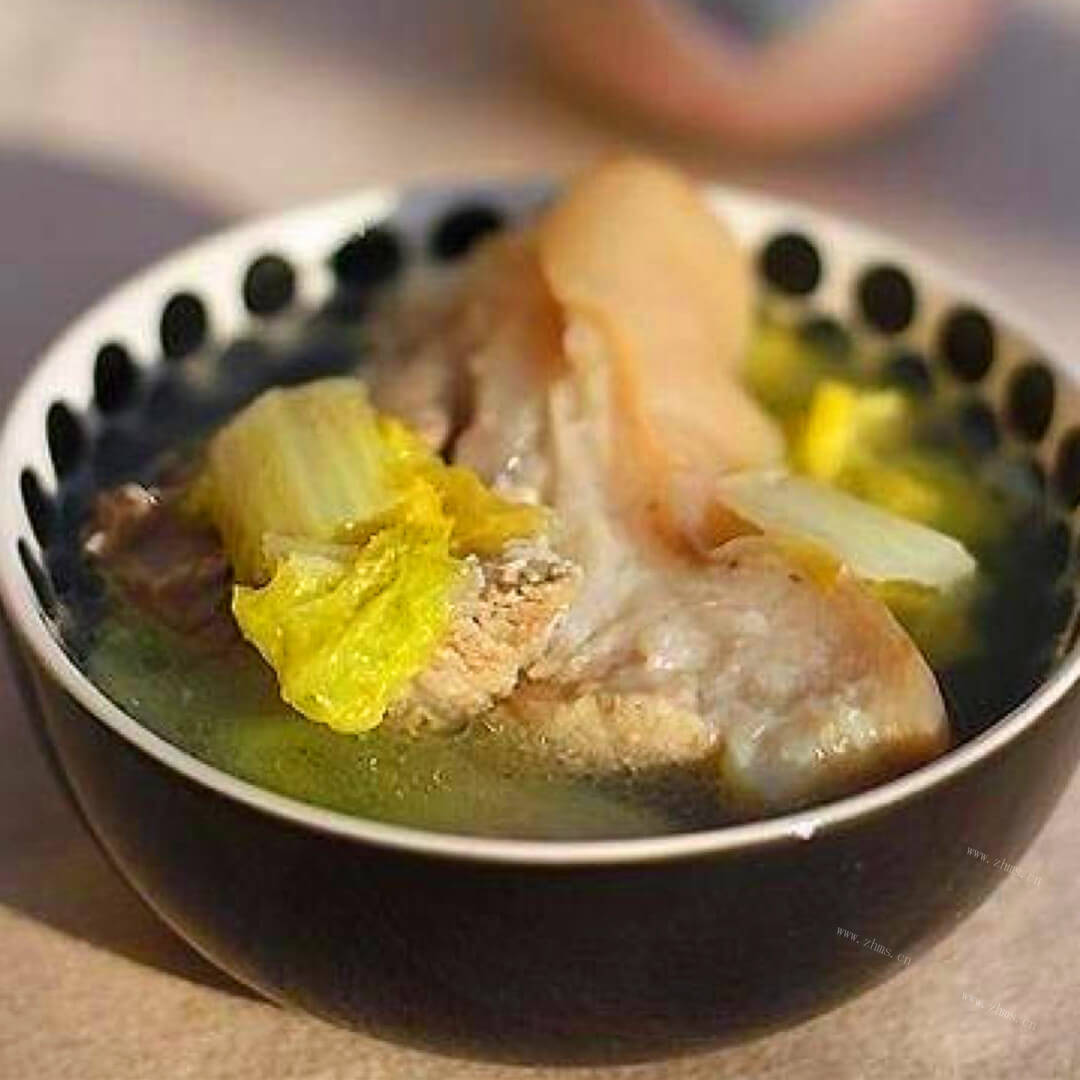 香喷喷蹄膀莲藕汤