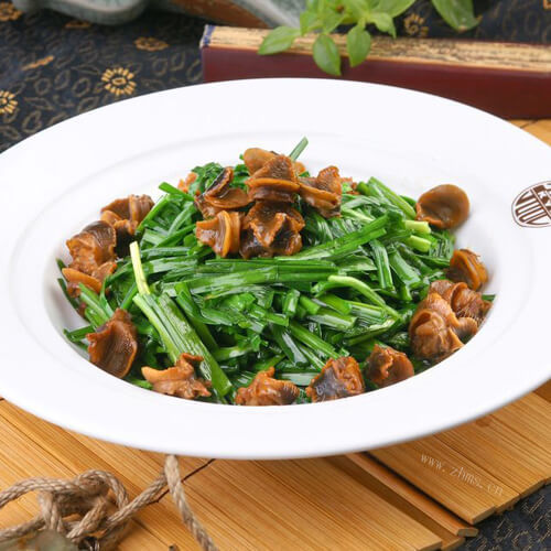 美味的韭苔炒螺肉