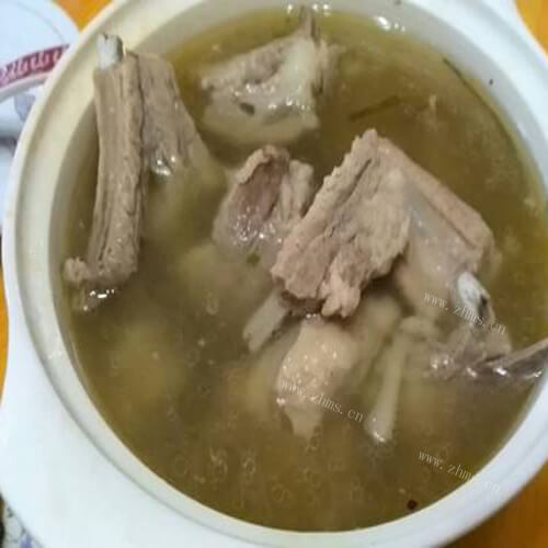 喷香的狗跌耳排骨汤