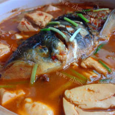 美味的鲢鱼砂锅煲