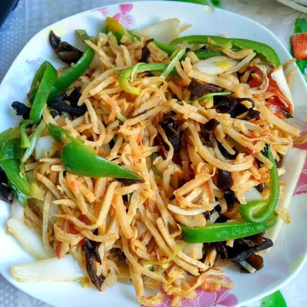 美味的三丝炒饼丝