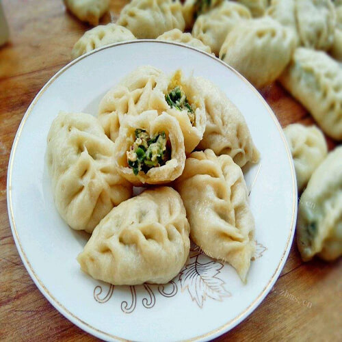 好吃的金针菇双料烤肉包 