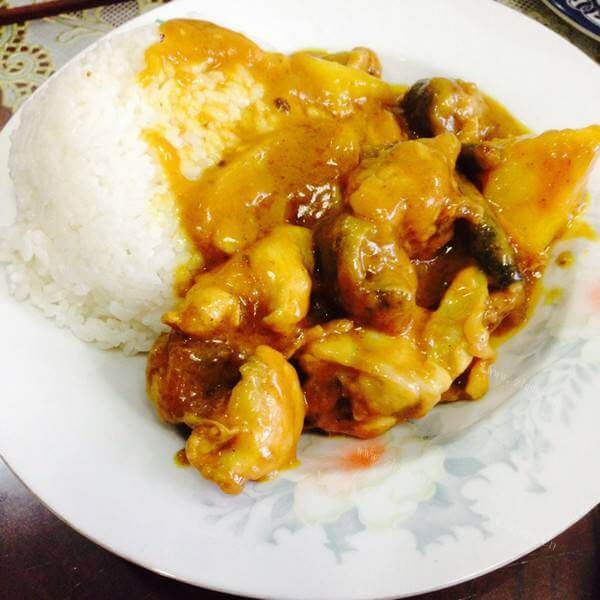 好吃的香辣花生鸡肉饭