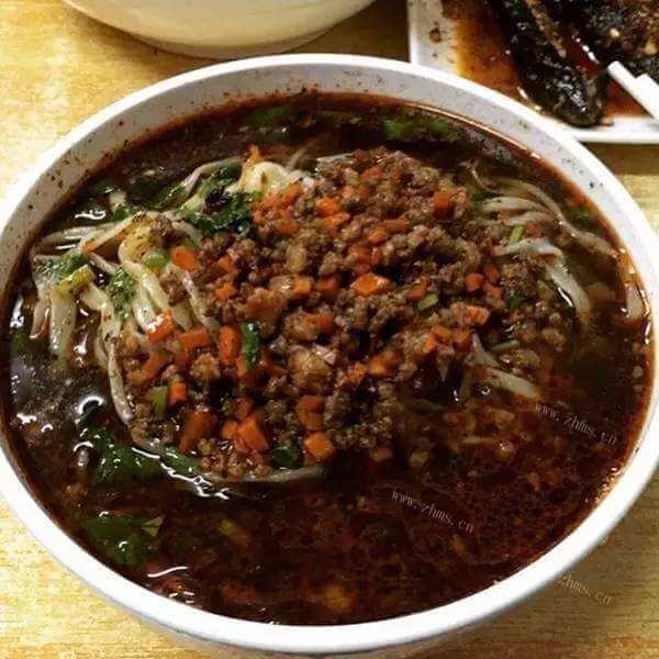美味蒜汁手擀面