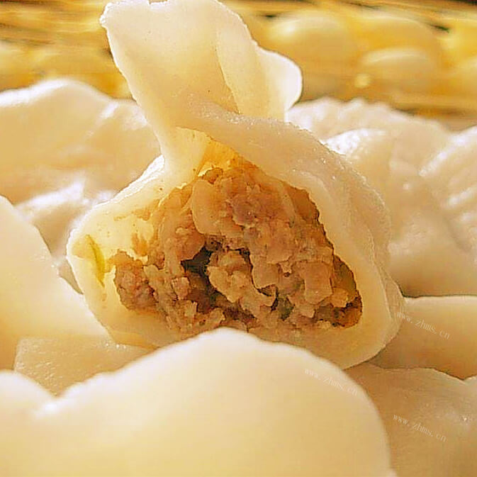 美味的酸菜肉餡水餃