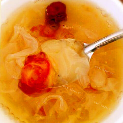 美味桃胶皂米银耳羹