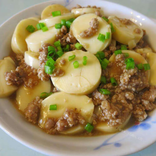 美味的豆腐烩肉碎