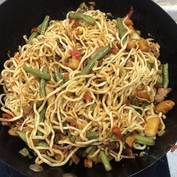 好吃的铁锅豆角焖面