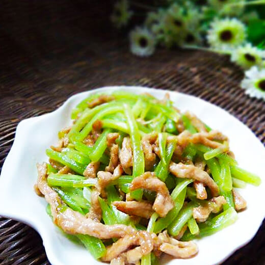 脆嫩可口的莴苣肉丝