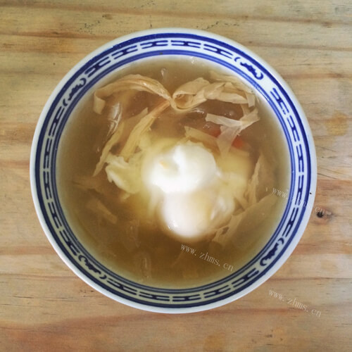 美味的白果腐竹鸡蛋糖水