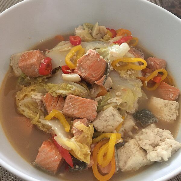 美味的炖三文鱼排
