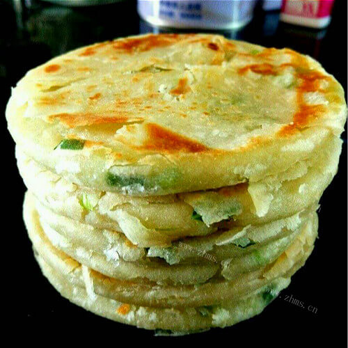 美味的烫面葱饼