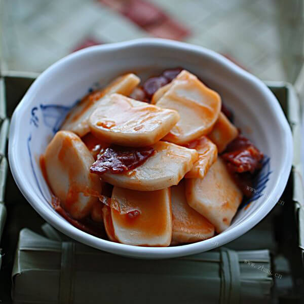 美味的培根辣味年糕