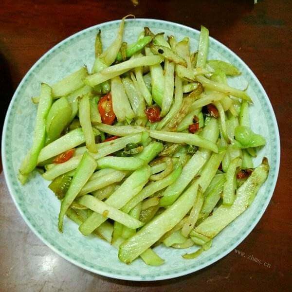 一对双椒炒薏仁