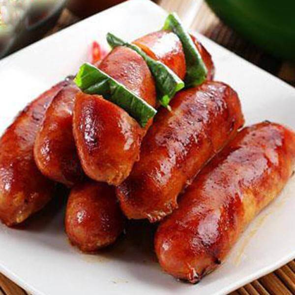 美味的蒜香黑胡椒烤肠 