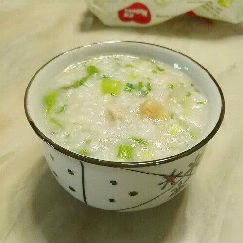 美味的青菜干贝粥