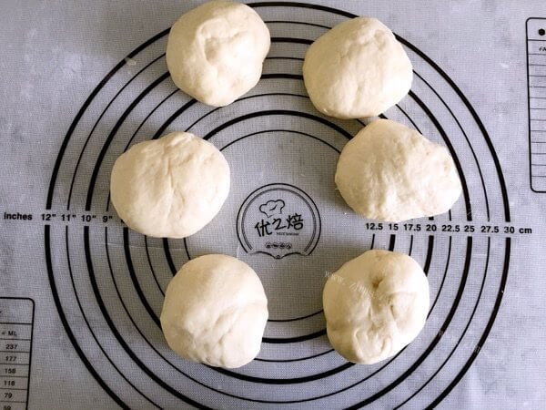 美味的酸奶豆沙面包做法图解8)