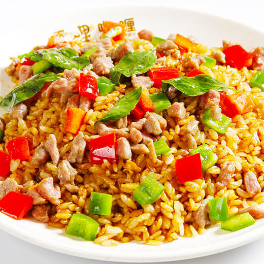色香味俱全的胡萝卜牛肉炒饭