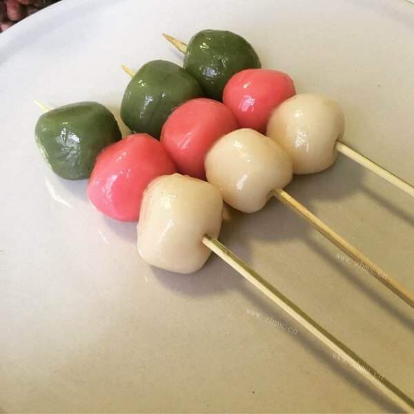 美味的芝麻花生团子