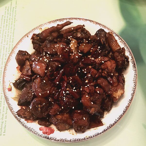 风味的新疆辣子鸡