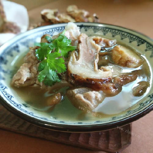 家常野生松茸龙骨汤