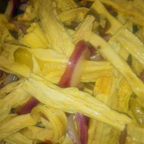美味的凉拌洋葱榨菜