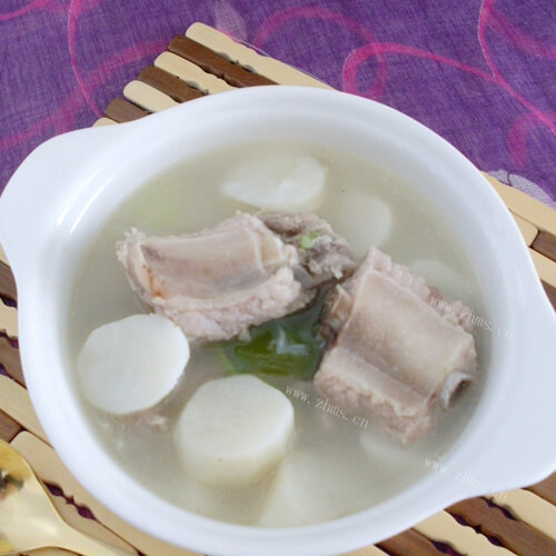 美味的茯苓排骨汤