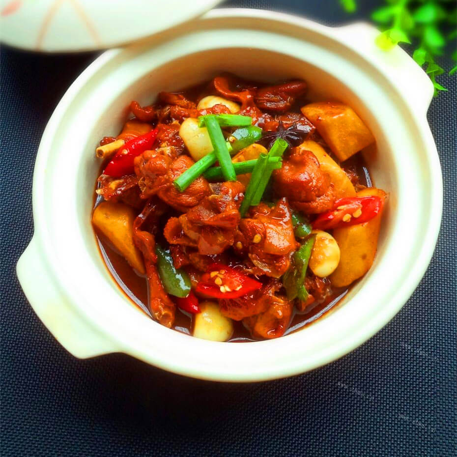 美味的砂锅鸡块