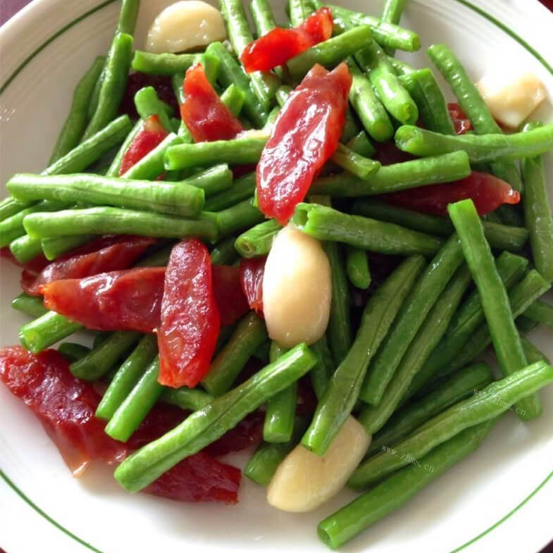 美味的广式腊肠炒豆角