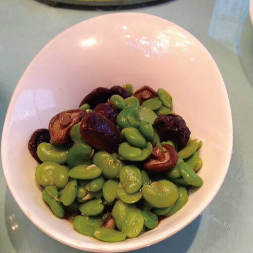 清香的香菇滑蚕豆米