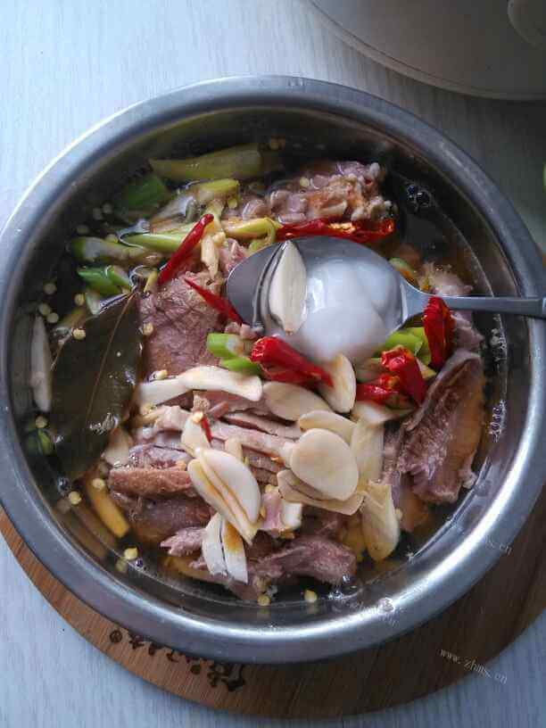 飘香蒸五香里脊肉做法图解5)