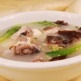 自制白贝鱼头豆腐汤