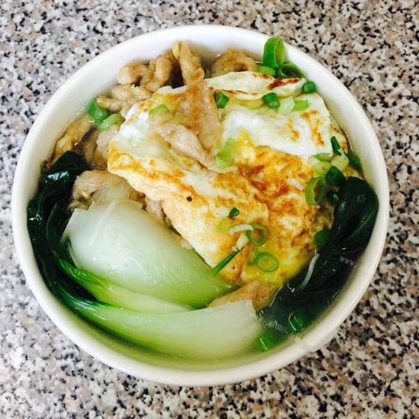 萝卜丝鸡蛋海鲜面